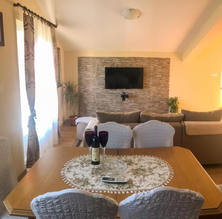 Jovana -- Porodicni Apartmani Igalo Herceg Novi Exteriör bild
