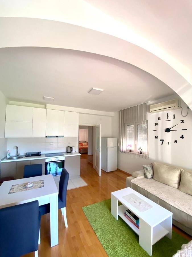 Jovana -- Porodicni Apartmani Igalo Herceg Novi Exteriör bild
