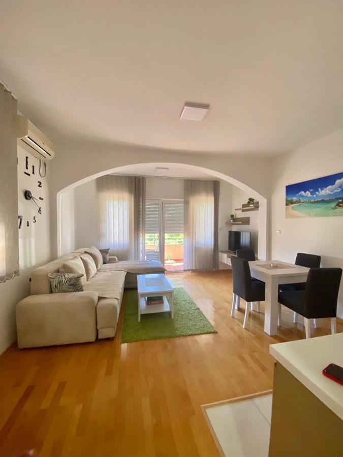 Jovana -- Porodicni Apartmani Igalo Herceg Novi Exteriör bild